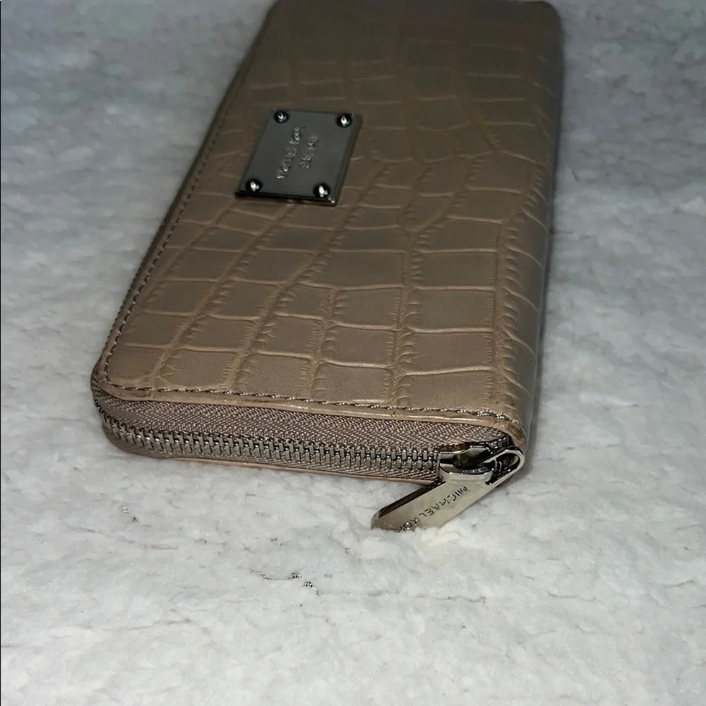 Michael Kors Tan‎ Crocodile-Embossed Wallet Luxurious Design